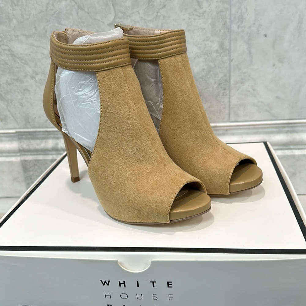 White House Black Market WHBM New in Box Adley Tan Heels Shoes
